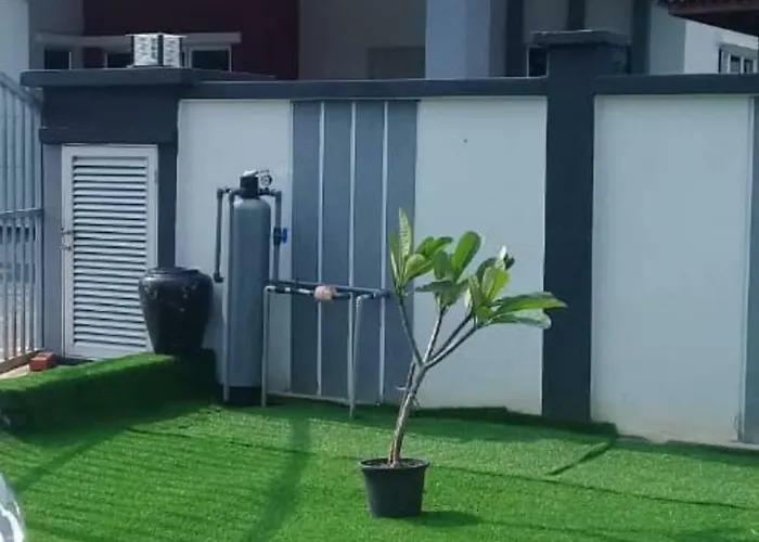 Jauzara Homestay Berkolam Renang